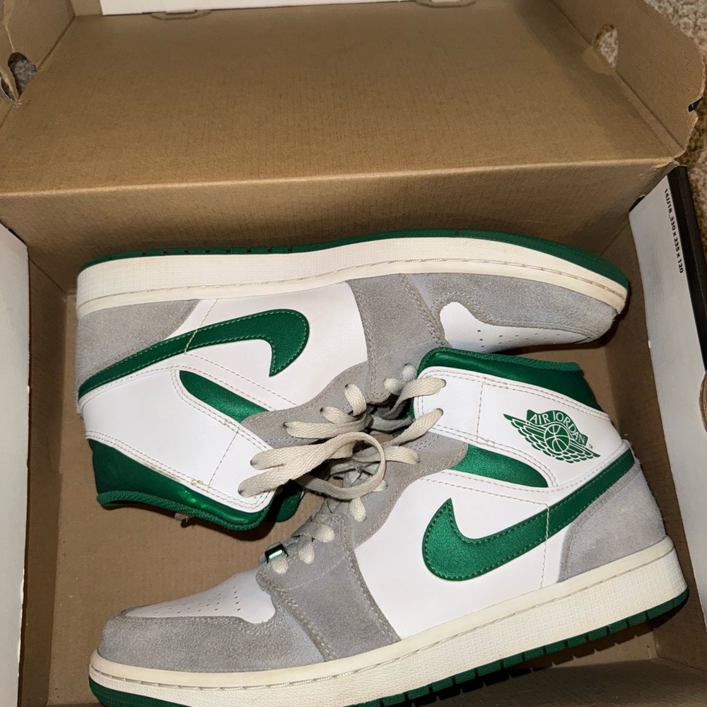 Nike Men's Sneakers in Green and White